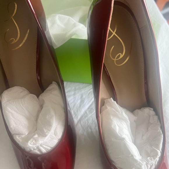 Sam Edelman Red Glossy Heels Elegant Design - Picture 5 of 7
